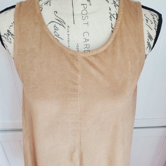 Adorable Super Soft Faux Suede Top Size M - Picture 2 of 8